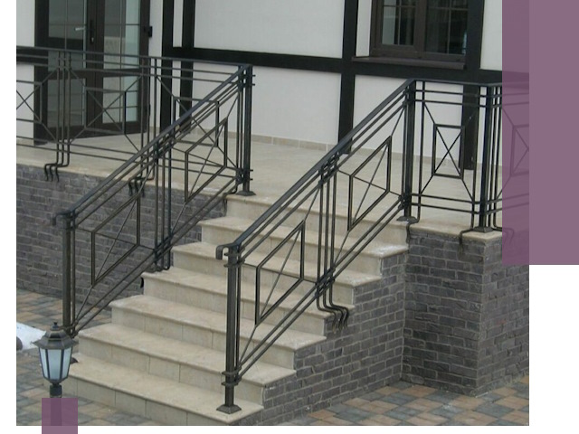 Перила для крыльца в Мценске — монтаж, изготовление и установка