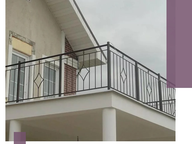 Изготовление балконных ограждений в Мценске из металла и стекла